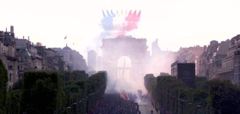Paris feiert - Spektakel an den Champs-Elysees